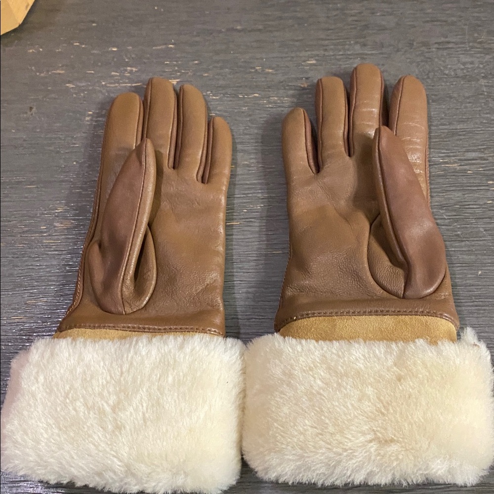 UGG Tan Leather Gloves with Cream Fur Cuff - Picture 4 of 10